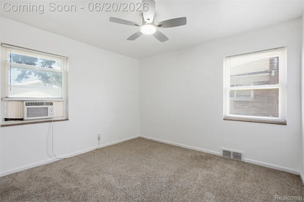 22764 Courtland Avenue Eastpointe City MI 48021