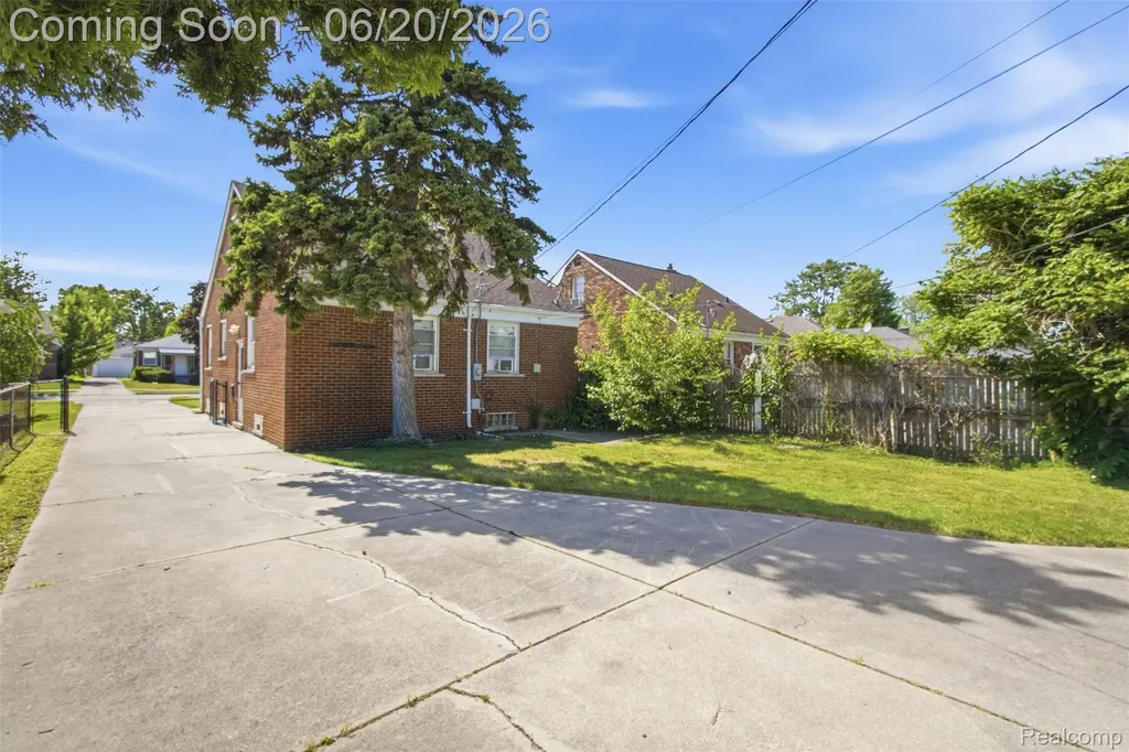 22764 Courtland Avenue Eastpointe City MI 48021