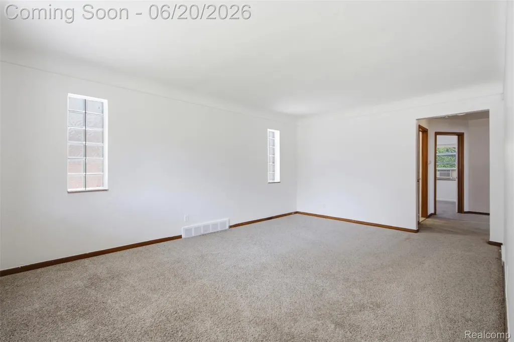 22764 Courtland Avenue Eastpointe City MI 48021