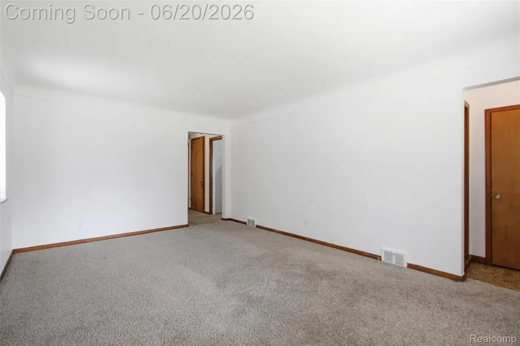 22764 Courtland Avenue Eastpointe City MI 48021