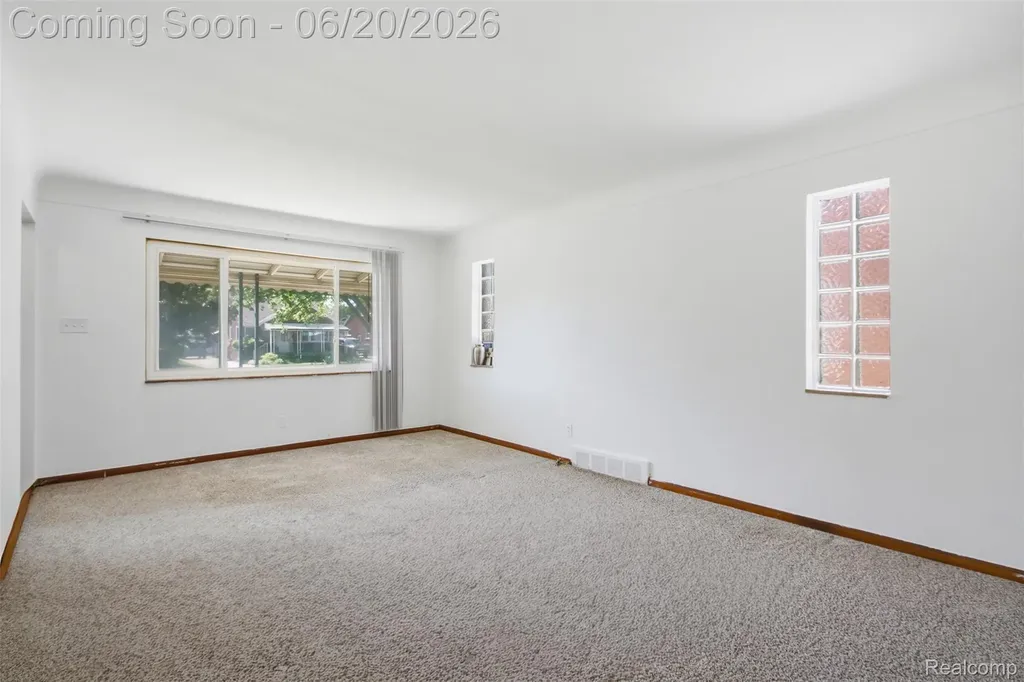 22764 Courtland Avenue Eastpointe City MI 48021