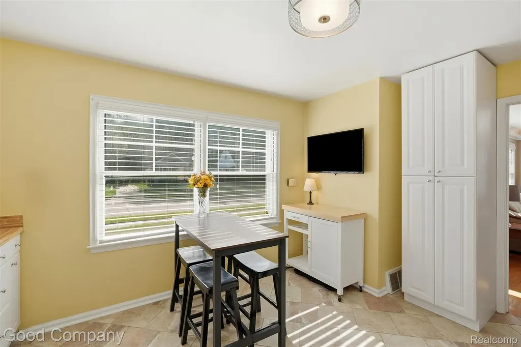 23470 Oneida Street Oak Park City MI 48237