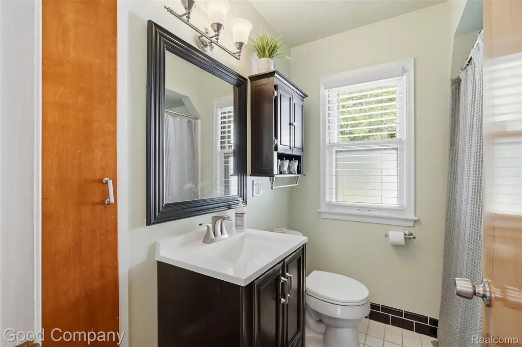 23470 Oneida Street Oak Park City MI 48237