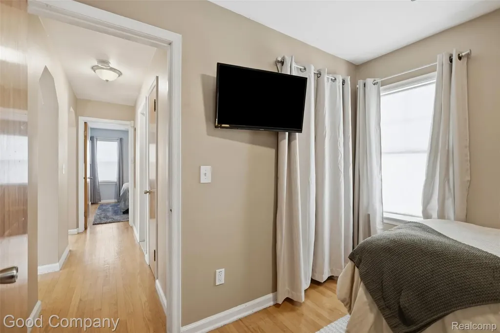 23470 Oneida Street Oak Park City MI 48237