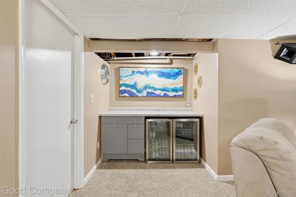 23470 Oneida Street Oak Park City MI 48237