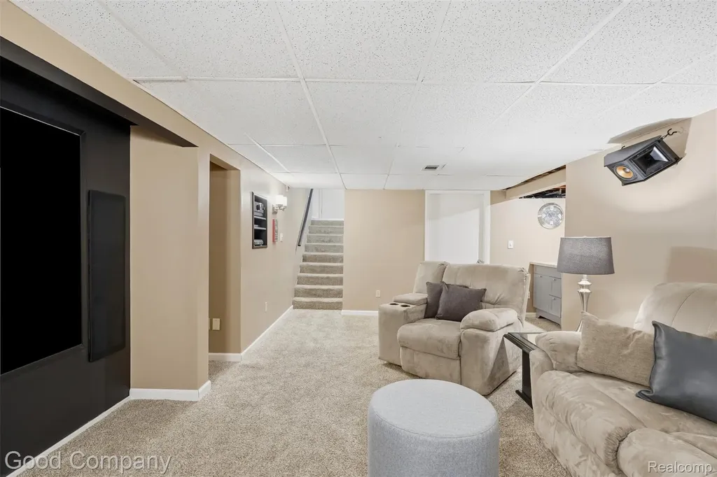 23470 Oneida Street Oak Park City MI 48237