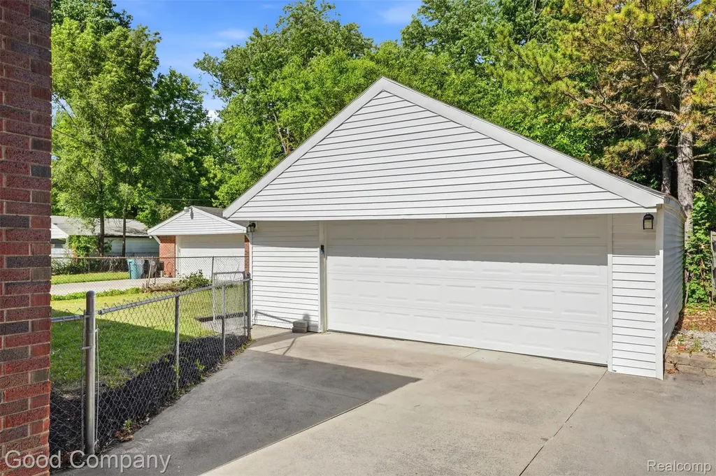 23470 Oneida Street Oak Park City MI 48237