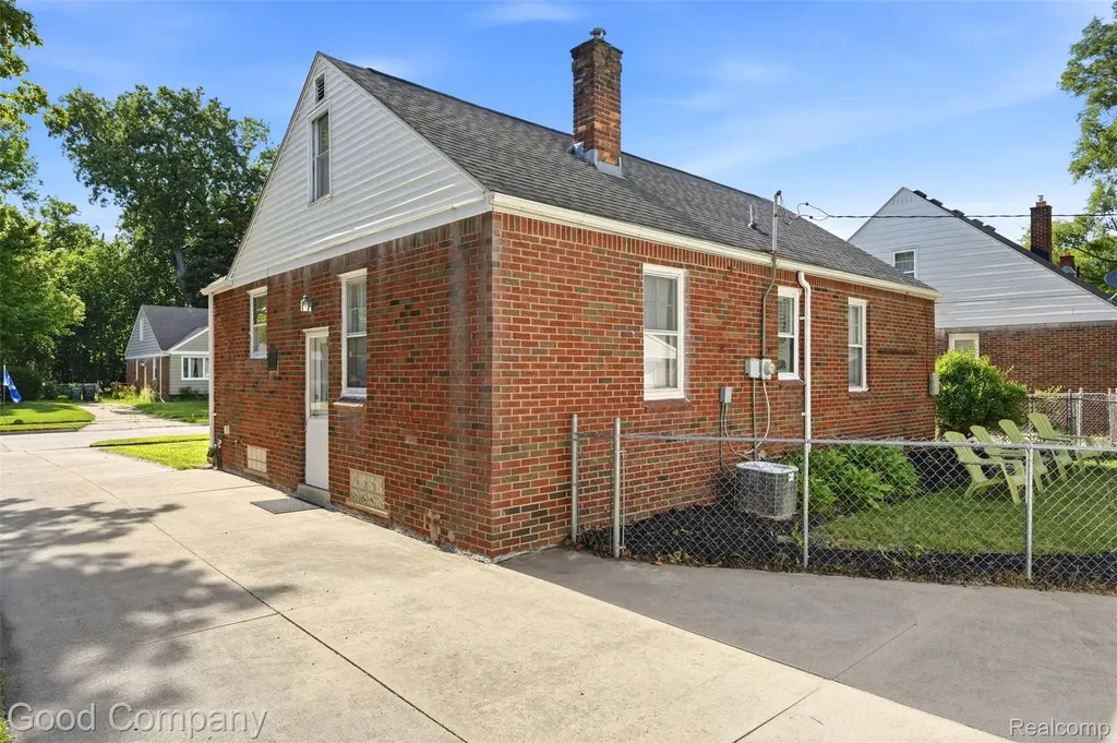 23470 Oneida Street Oak Park City MI 48237