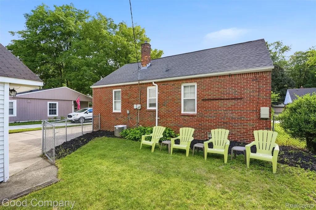 23470 Oneida Street Oak Park City MI 48237