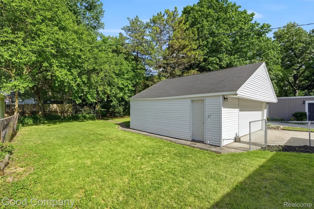 23470 Oneida Street Oak Park City MI 48237