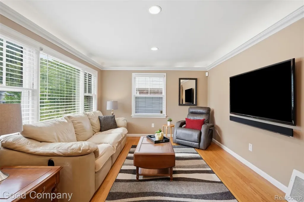 23470 Oneida Street Oak Park City MI 48237