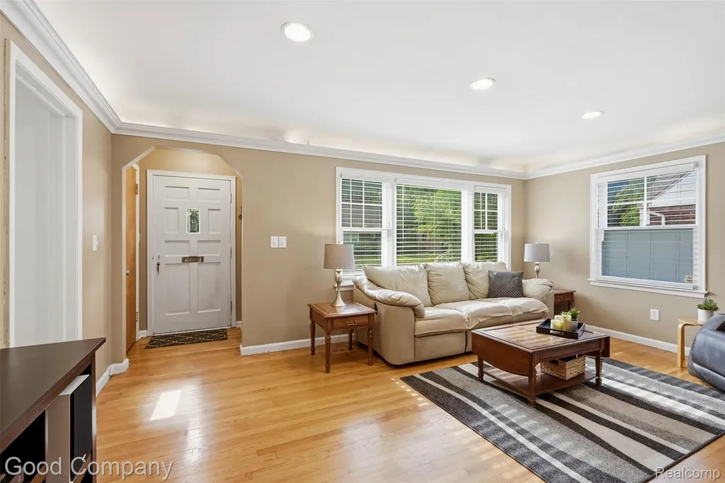 23470 Oneida Street Oak Park City MI 48237