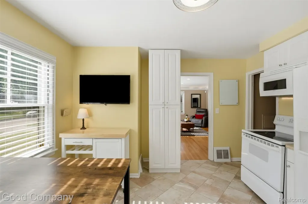 23470 Oneida Street Oak Park City MI 48237