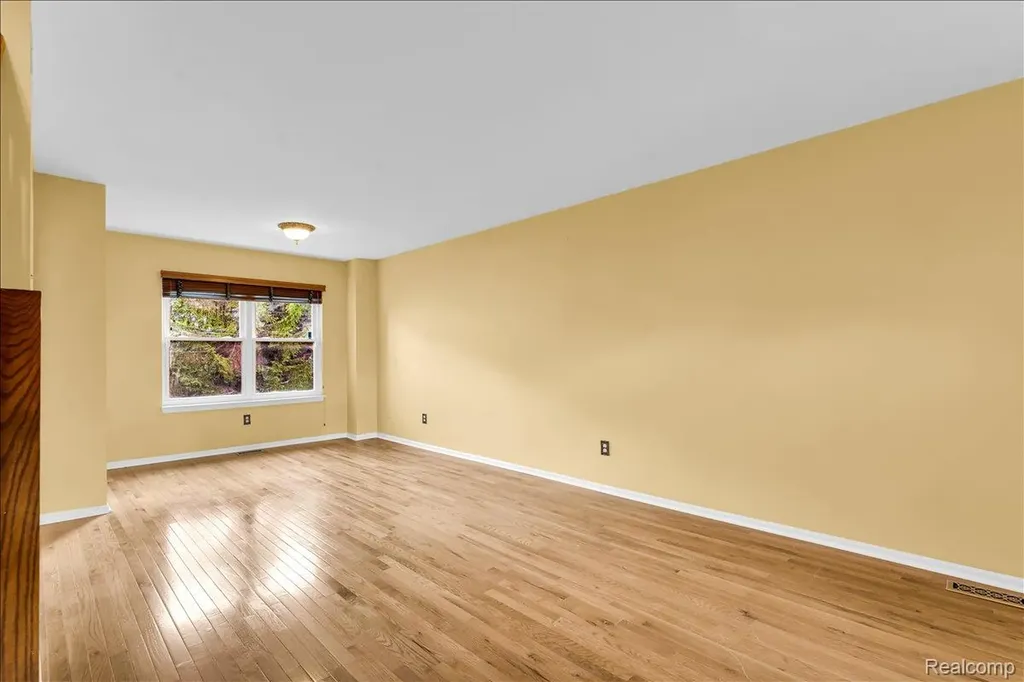 34903 Pennington Drive Farmington Hills City MI 48335