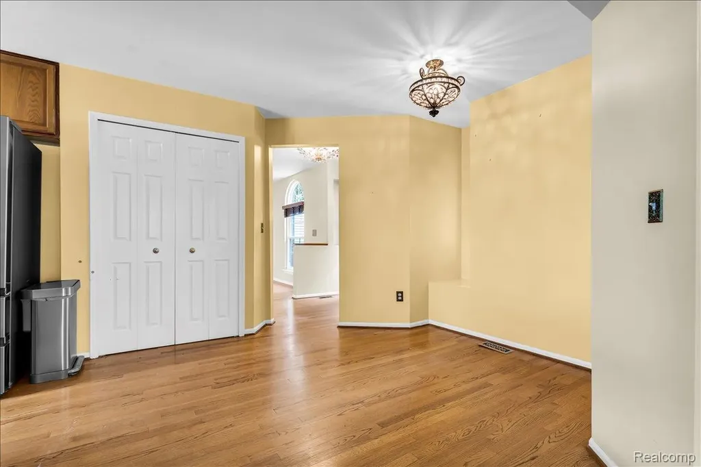 34903 Pennington Drive Farmington Hills City MI 48335