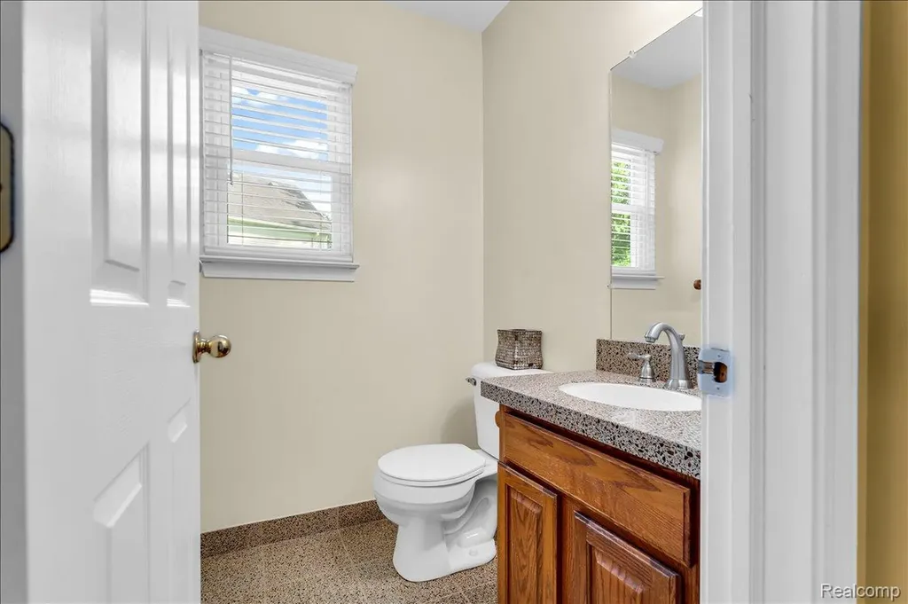 34903 Pennington Drive Farmington Hills City MI 48335