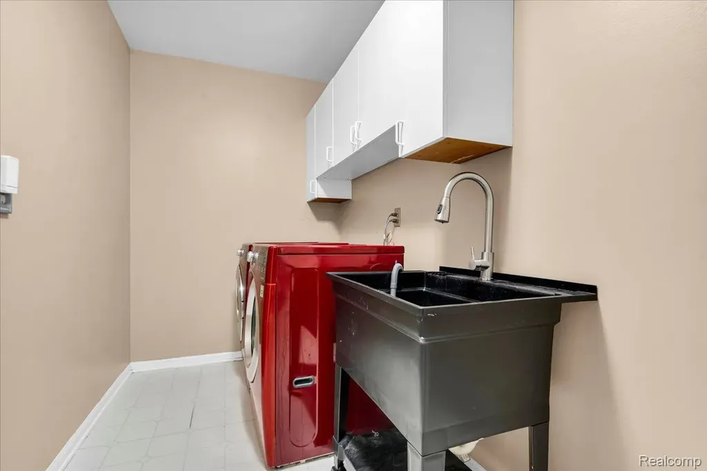 34903 Pennington Drive Farmington Hills City MI 48335