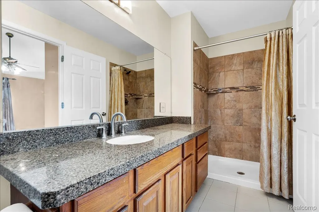 34903 Pennington Drive Farmington Hills City MI 48335