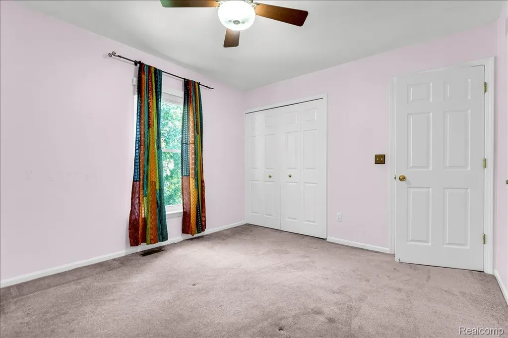 34903 Pennington Drive Farmington Hills City MI 48335