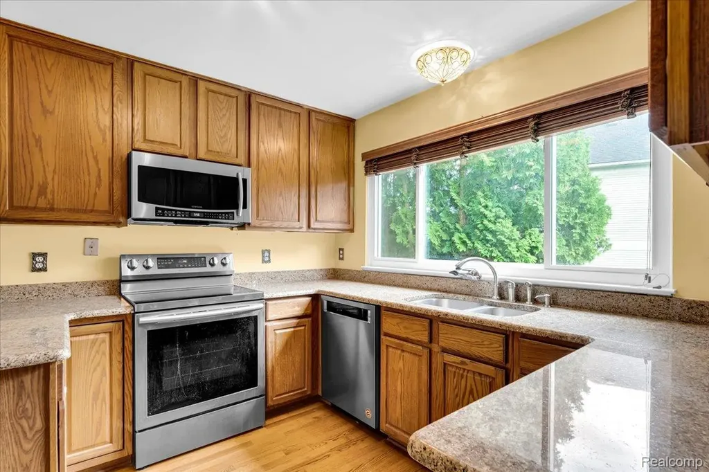 34903 Pennington Drive Farmington Hills City MI 48335