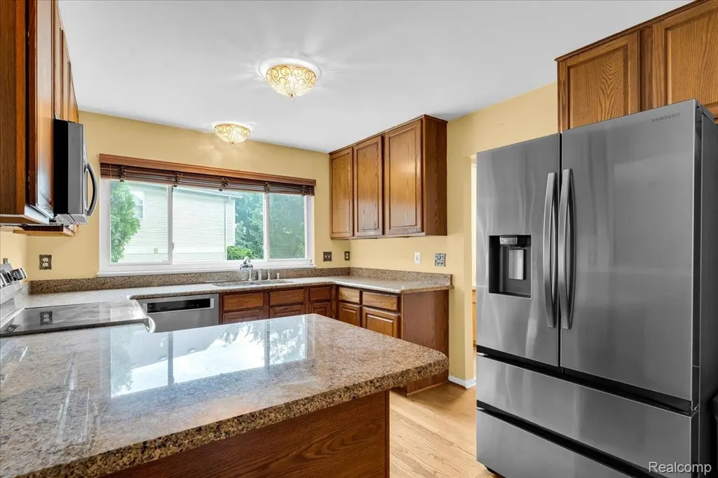 34903 Pennington Drive Farmington Hills City MI 48335