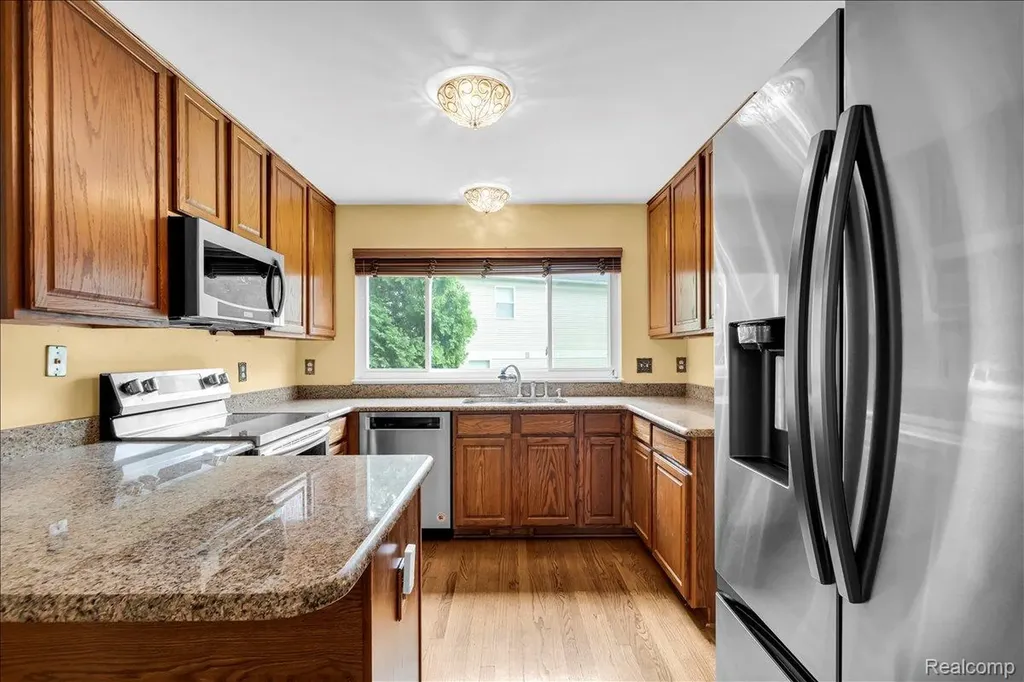 34903 Pennington Drive Farmington Hills City MI 48335