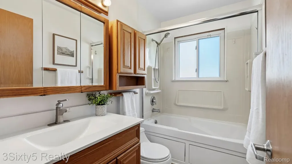 26457 Willow Cove Woodhaven City MI 48183