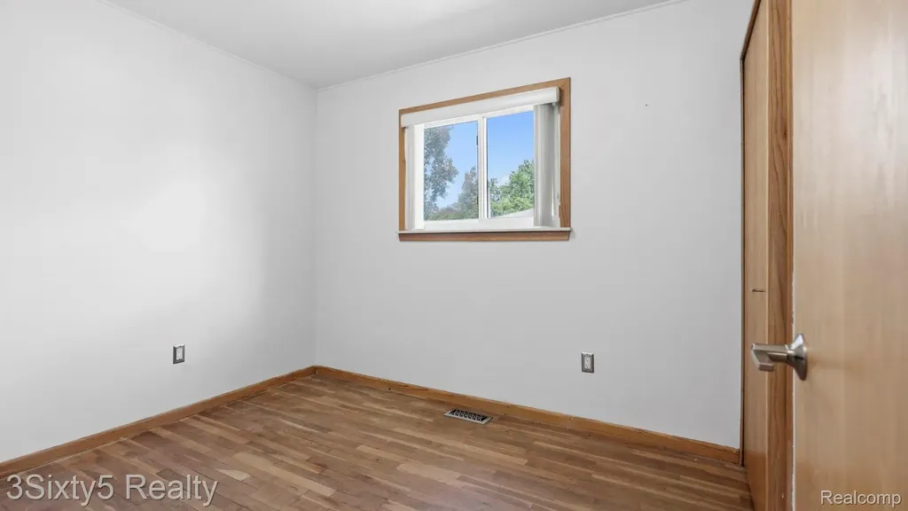 26457 Willow Cove Woodhaven City MI 48183