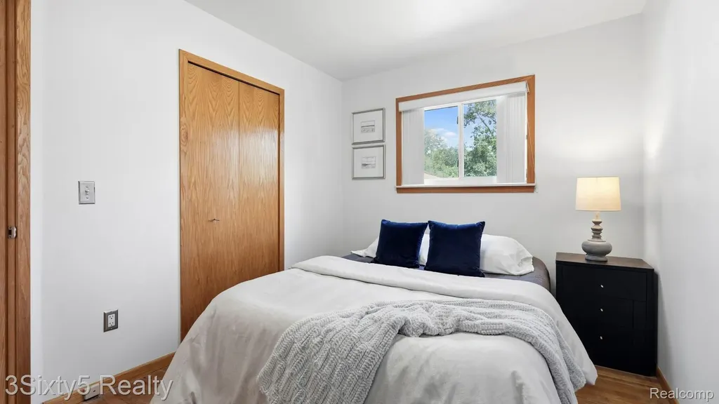 26457 Willow Cove Woodhaven City MI 48183