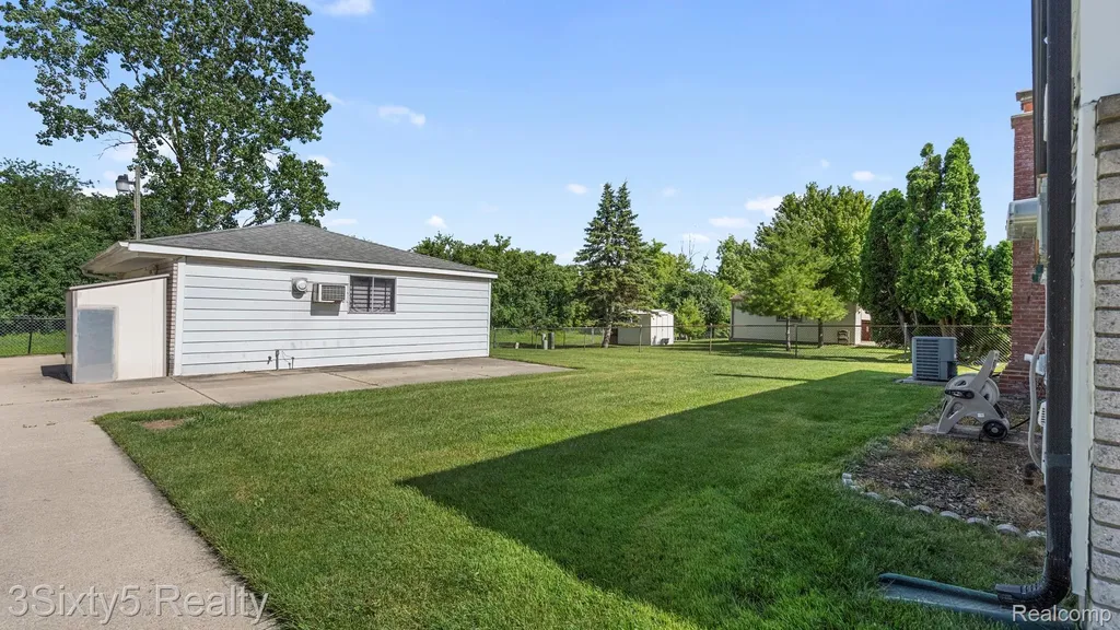 26457 Willow Cove Woodhaven City MI 48183