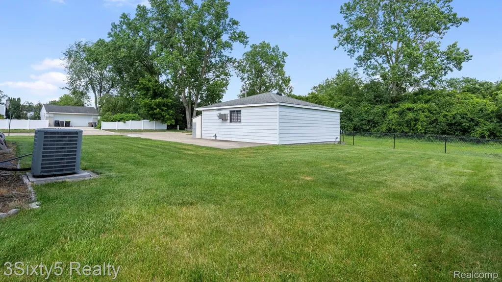 26457 Willow Cove Woodhaven City MI 48183