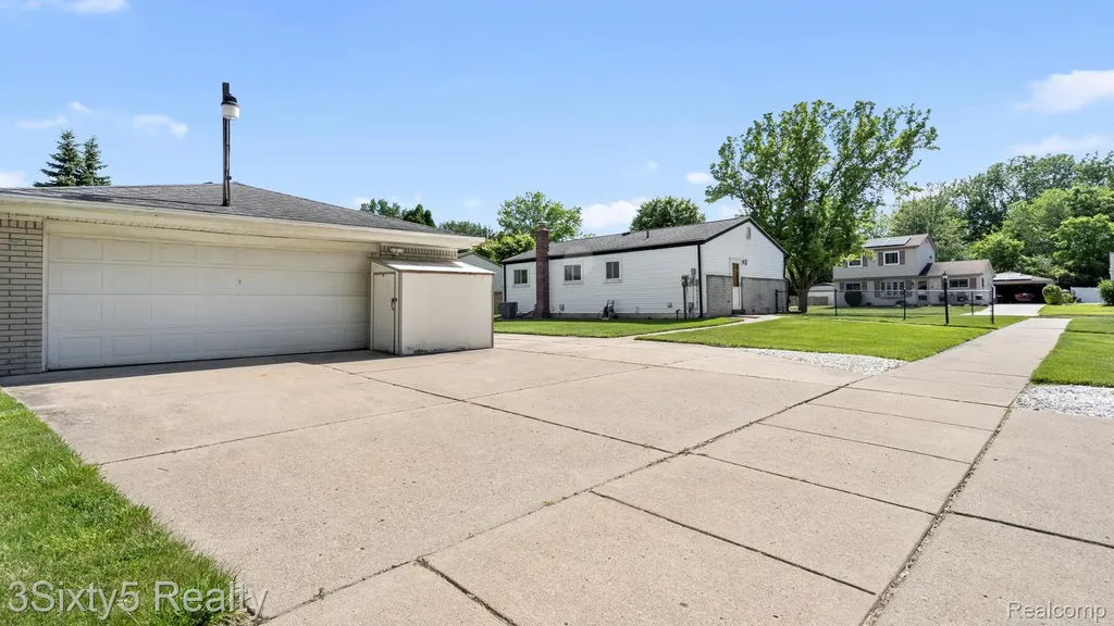 26457 Willow Cove Woodhaven City MI 48183