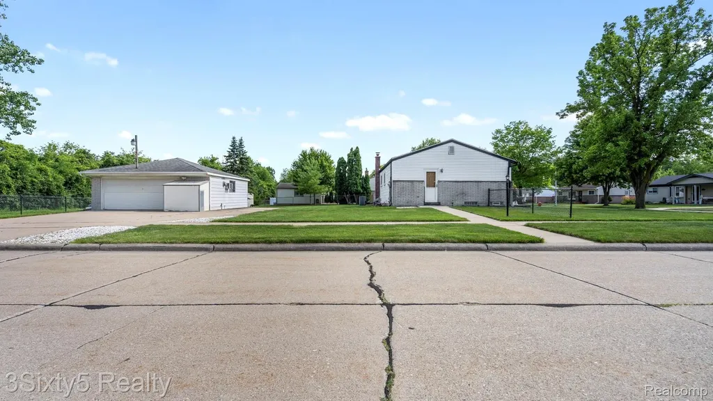 26457 Willow Cove Woodhaven City MI 48183