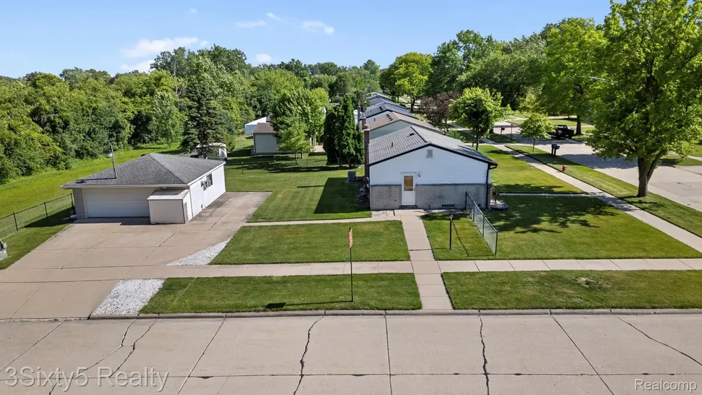 26457 Willow Cove Woodhaven City MI 48183
