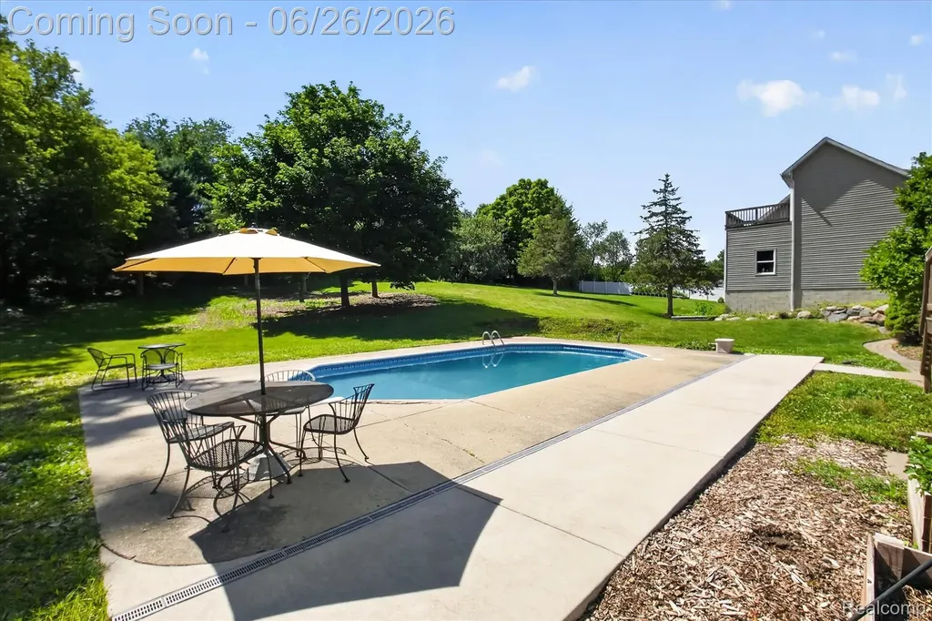 8114 Chilson Road Hamburg Township MI 48169