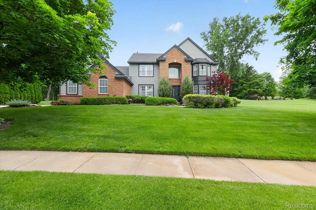 2333 Sandlewood Drive White Lake Charter Township MI 48383