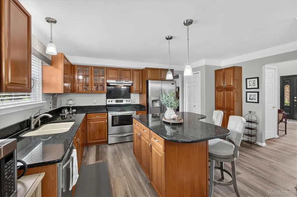 2333 Sandlewood Drive White Lake Charter Township MI 48383