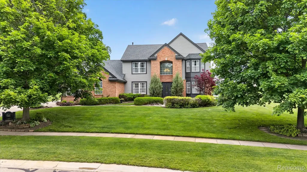 2333 Sandlewood Drive White Lake Charter Township MI 48383