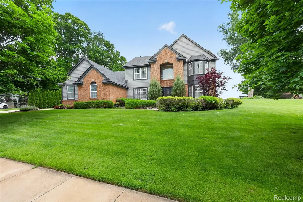 2333 Sandlewood Drive White Lake Charter Township MI 48383