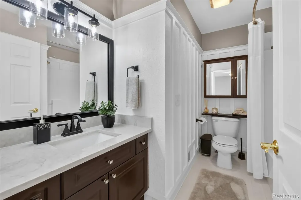 2333 Sandlewood Drive White Lake Charter Township MI 48383