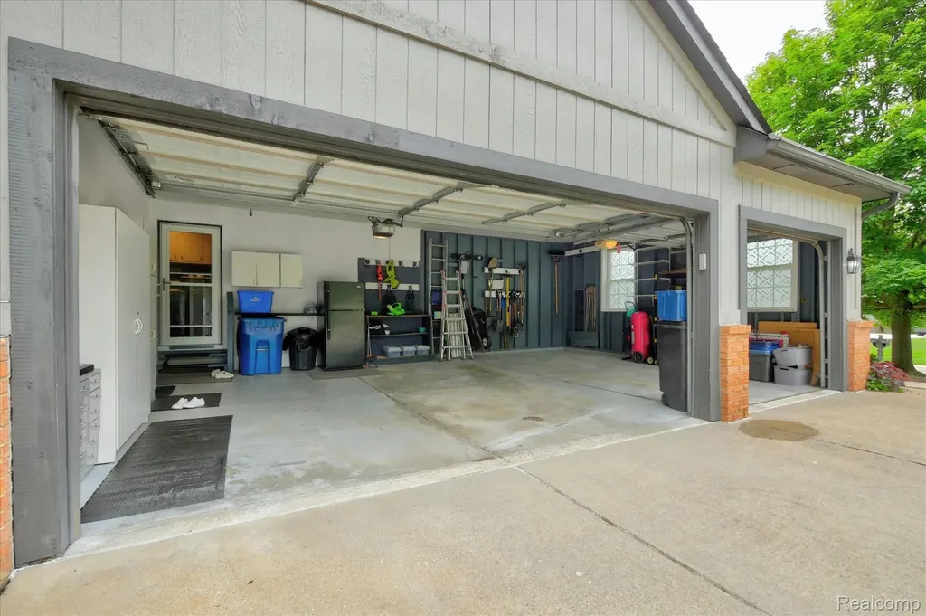 2333 Sandlewood Drive White Lake Charter Township MI 48383
