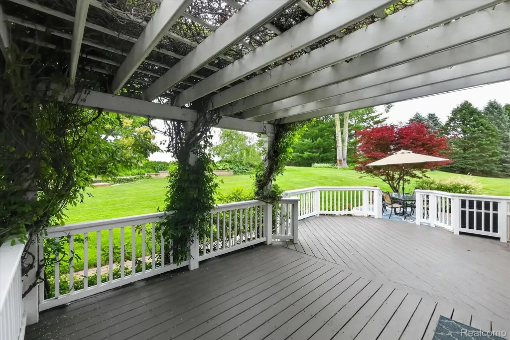 2333 Sandlewood Drive White Lake Charter Township MI 48383