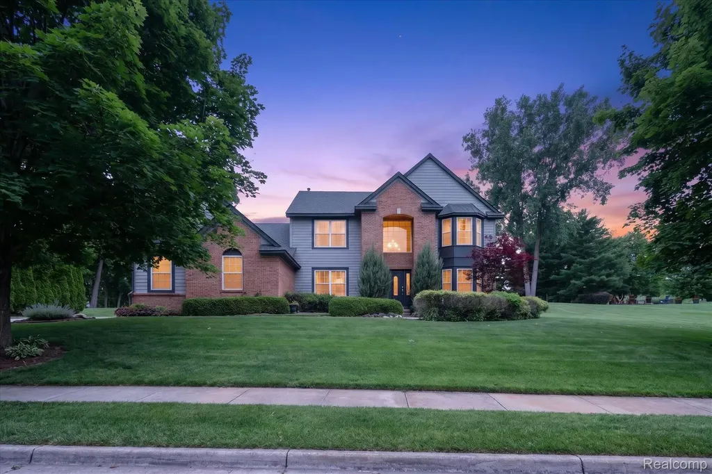 2333 Sandlewood Drive White Lake Charter Township MI 48383