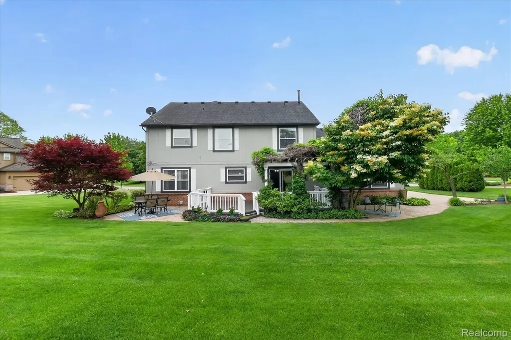 2333 Sandlewood Drive White Lake Charter Township MI 48383