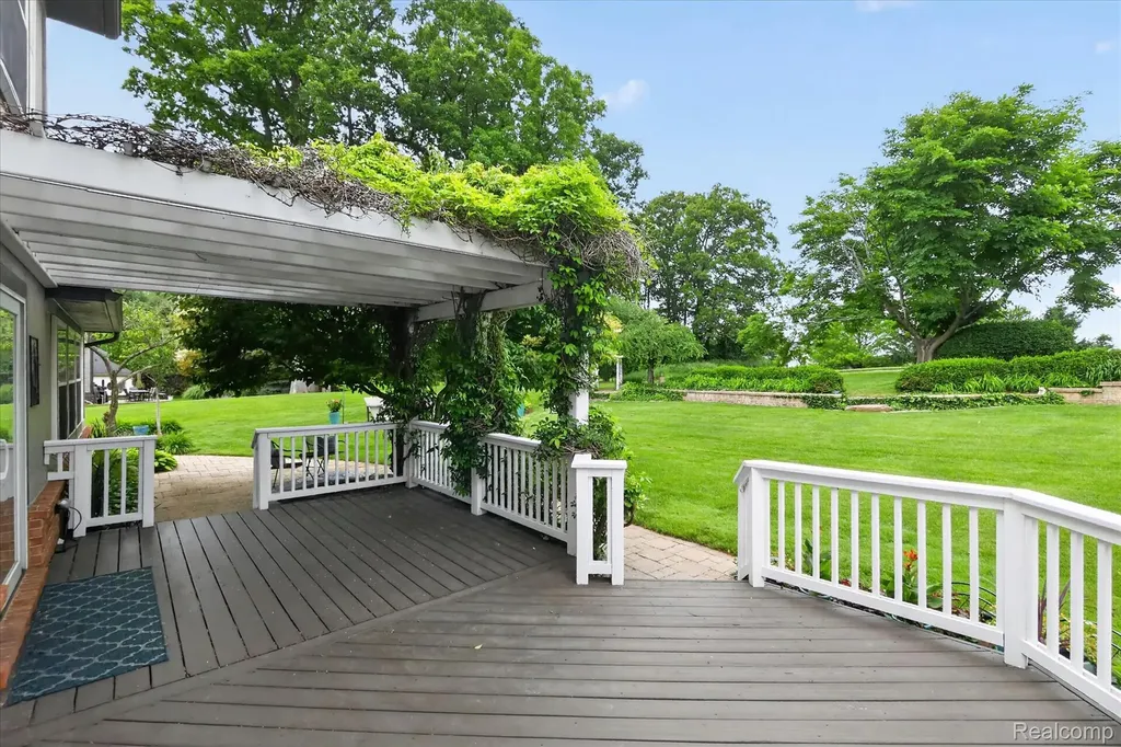 2333 Sandlewood Drive White Lake Charter Township MI 48383