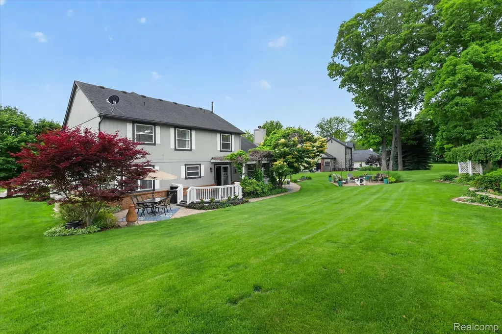 2333 Sandlewood Drive White Lake Charter Township MI 48383