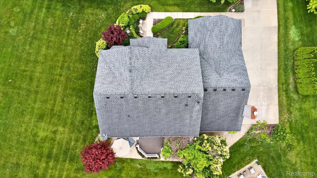 2333 Sandlewood Drive White Lake Charter Township MI 48383