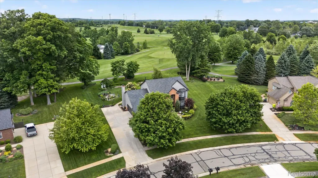 2333 Sandlewood Drive White Lake Charter Township MI 48383
