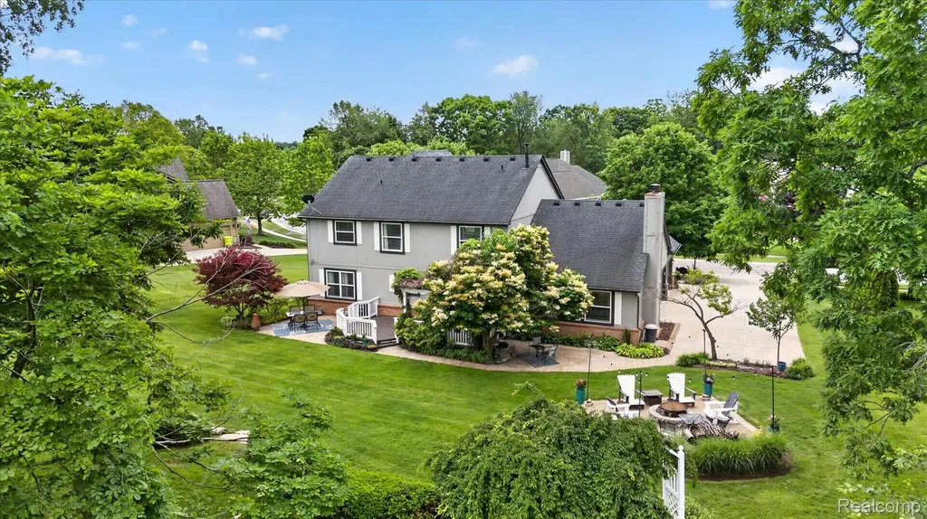 2333 Sandlewood Drive White Lake Charter Township MI 48383