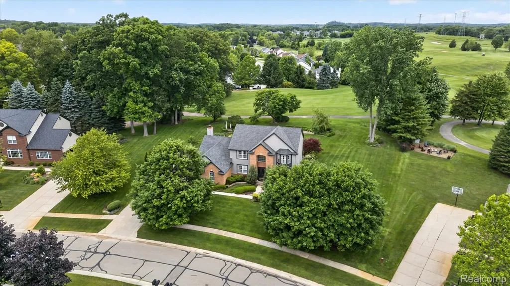 2333 Sandlewood Drive White Lake Charter Township MI 48383